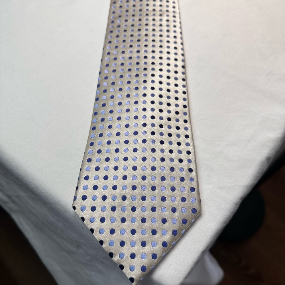 Geoffrey Beene Silver Tie with Blue Dots
